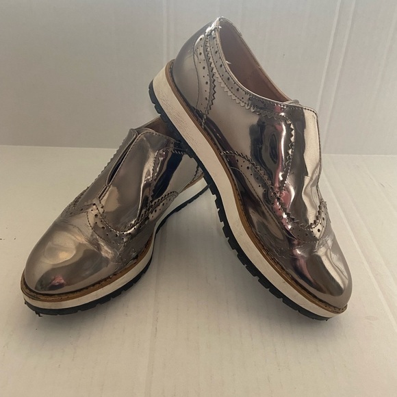 Qupid women's 7.5 metallic pewter slip on loafer shoes EUC - Picture 1 of 6